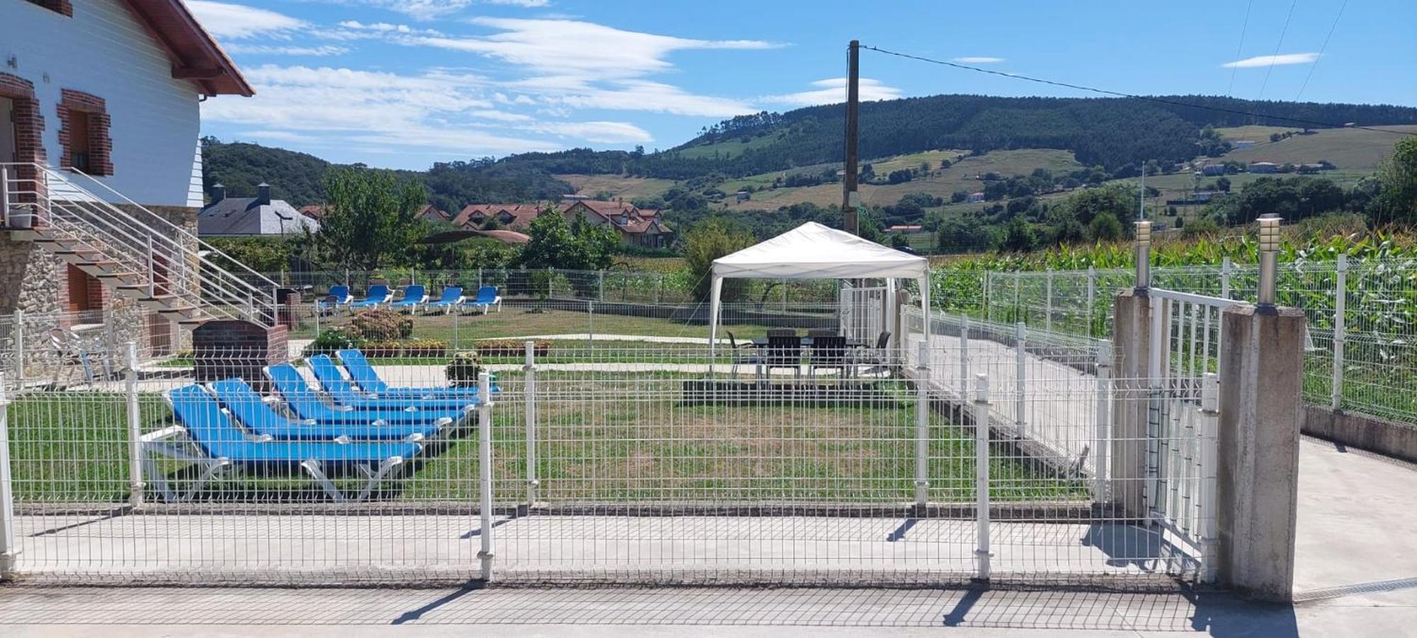 Apartamentos Turisticos El Ponton Arnuero Eksteriør bilde
