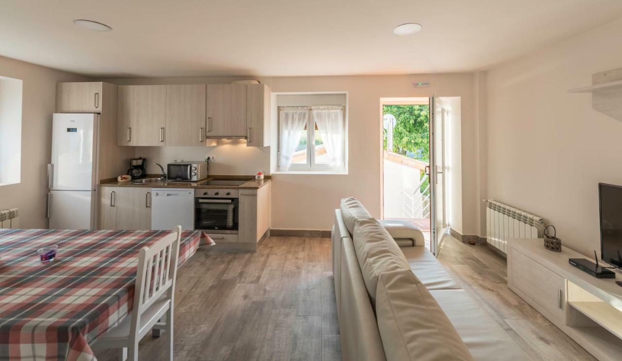 Apartamentos Turisticos El Ponton Arnuero Eksteriør bilde